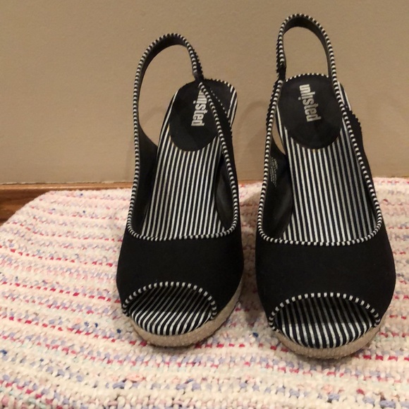 Unlisted brand sling back peak-a-boo pump. Woven heal and canvas upper. - Picture 4 of 9